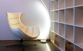 Thome White Flat Smart Budget City Stay